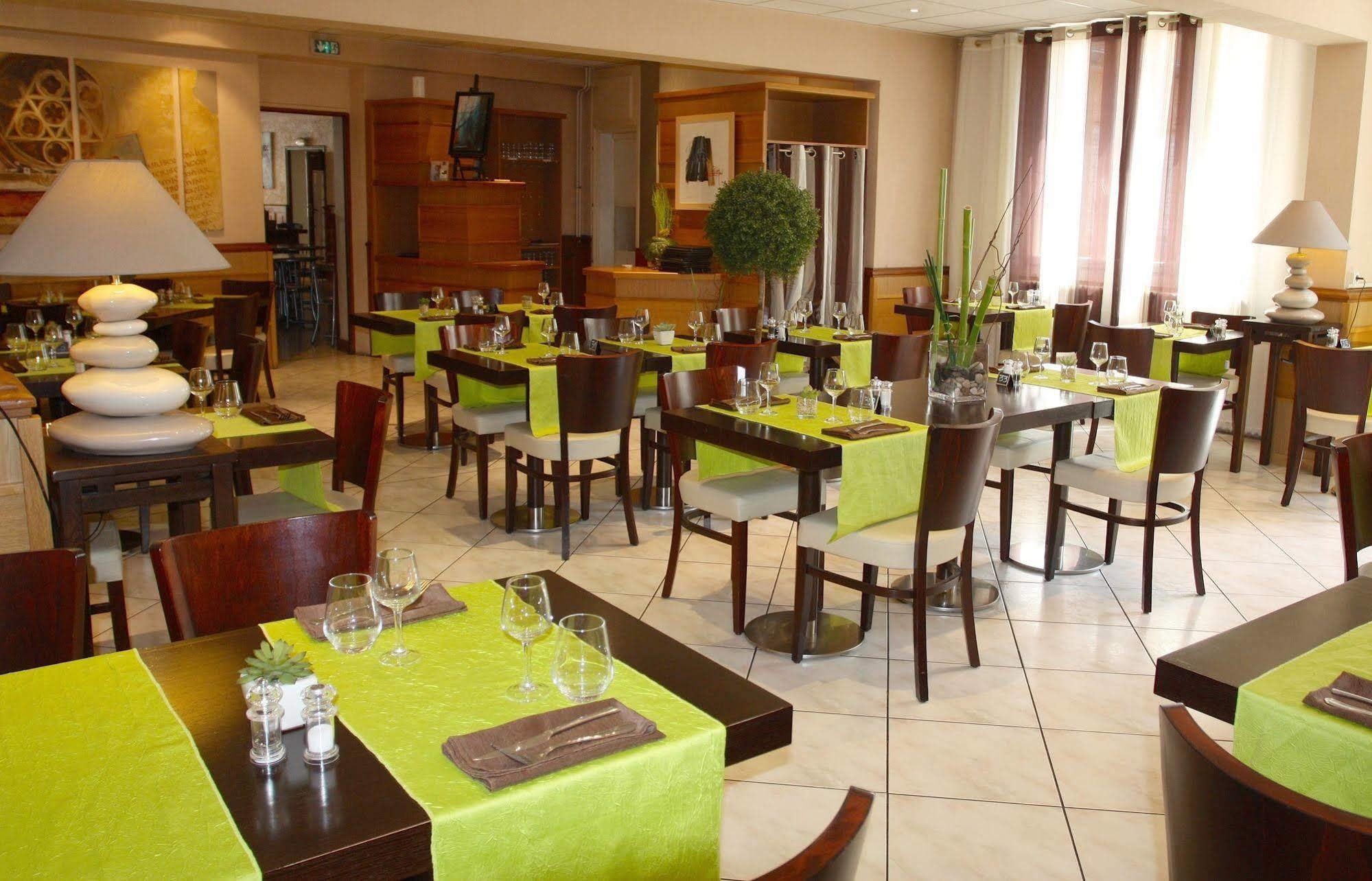 Logis Hotel Restaurant Du Midi - Rodez Centre Exterior foto